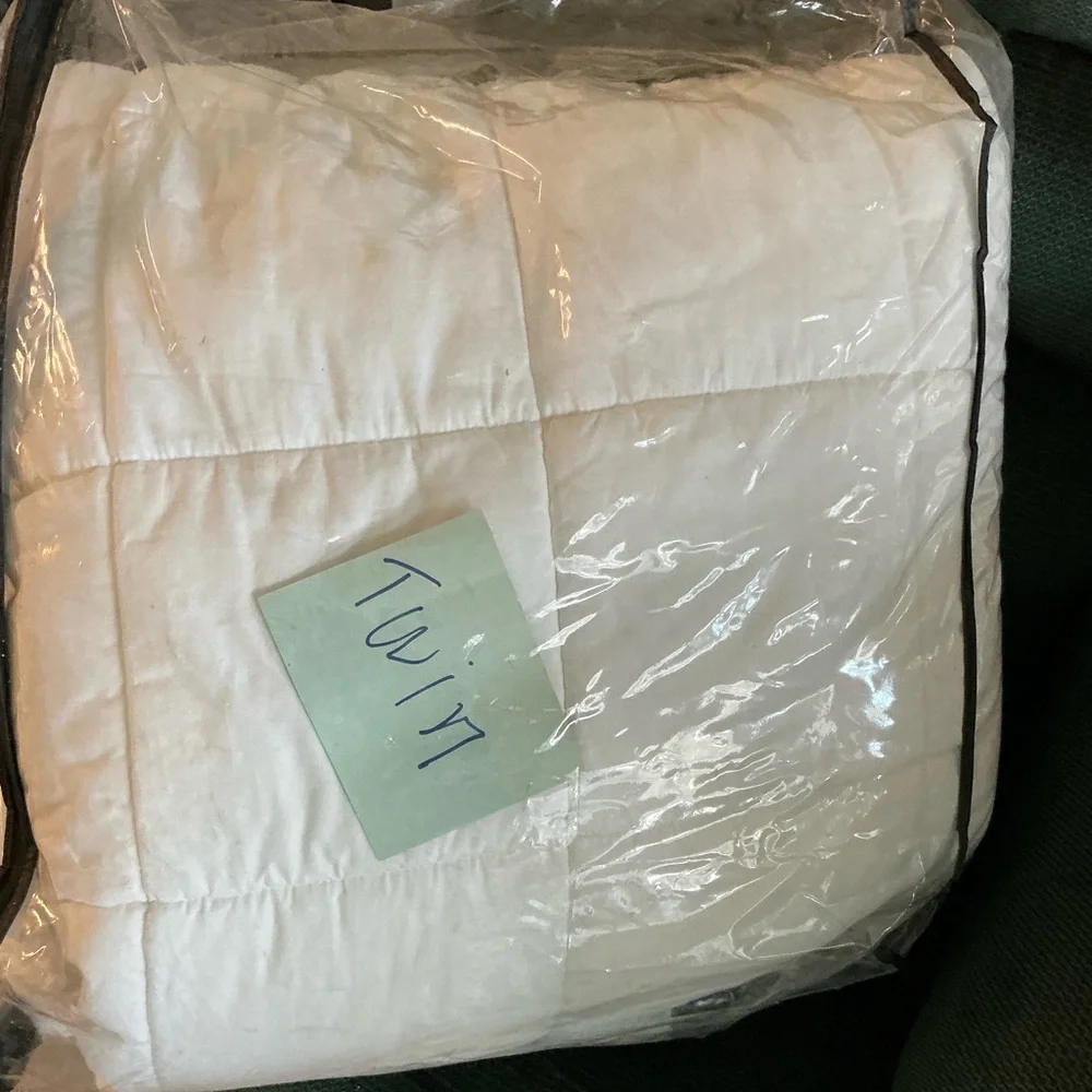 Twin comforter